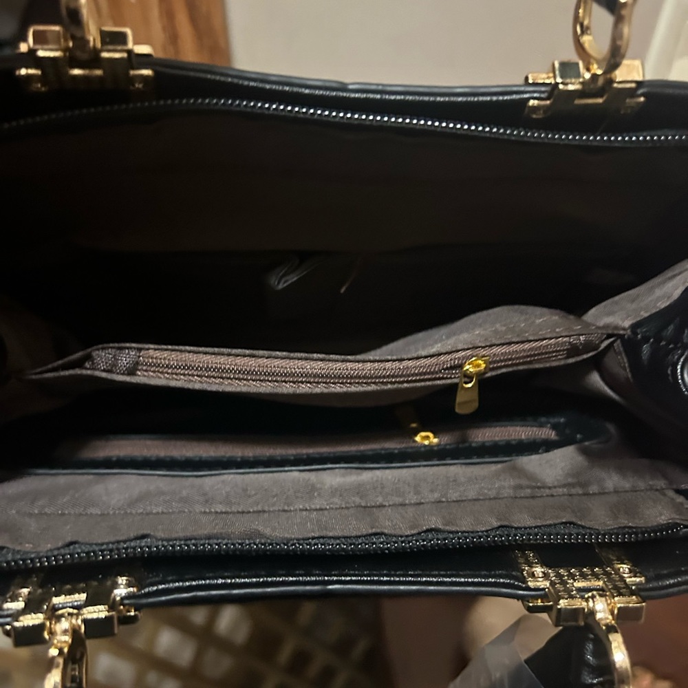 Brand new purse comes with desk cover